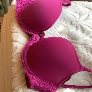 Wacoal Bra with pretty detail, comfort band quality 🌺La Femme Underwire T shirt